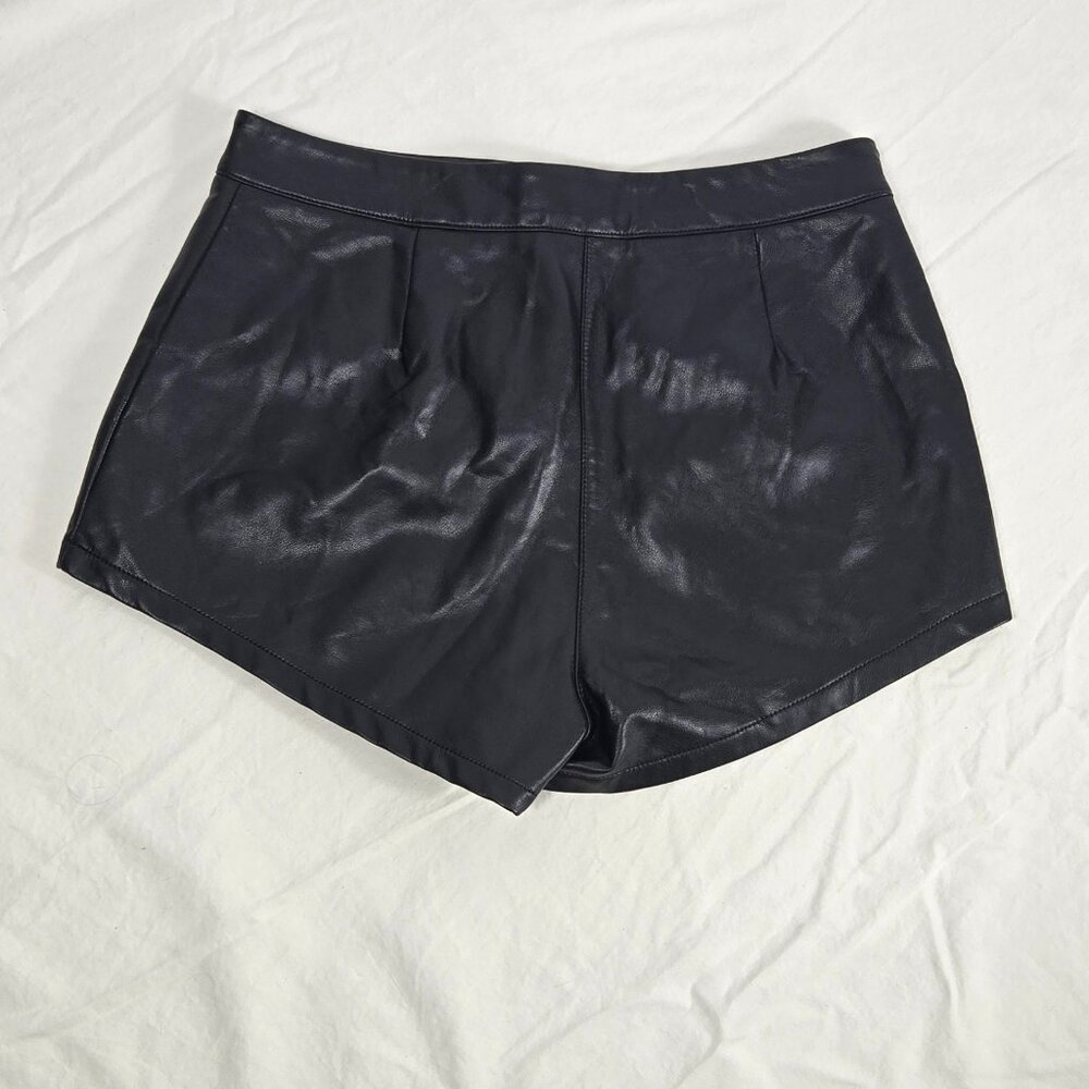 Edikted Ramona High Waist Faux Leather Shorts Womens Medium Black Trendy Vegan - Picture 7 of 11